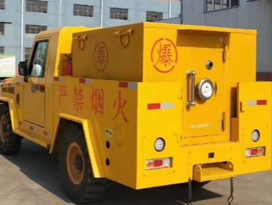 桃山凯龙爆破器材运输车：保障爆破任务的安全运行